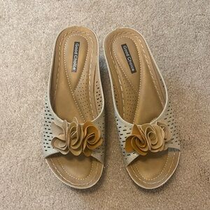 Good Choice goldBeige Floral Slide Mules for Women. Comfort walking, lightweight
